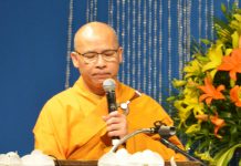 Tuyên ngôn Phật đản PL 2561 của Tăng Đoàn GHPGVNTN Hải Ngoại HT. Thích Viên Lý đọc Tuyên Ngôn tại Chùa Điều Ngự