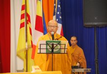 Diễn Văn Khai Mạc Hội Nghị Thường Niên Và Khóa Tu Học 2018 của Hòa Thượng Thích Viên Lý, Chủ Tịch HĐĐH Tăng Đoàn GHPGVNTN Hải Ngoại Hòa Thượng Thích Viên Lý đọc diễn văn khai mạc
