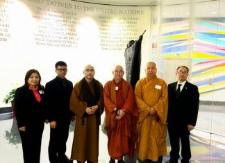 Thông Bạch về những Phật sự năm 2015 của Tăng Đoàn GHPGVNTN Hải Ngoại HT. Thích Viên Lý, thứ 3 từ trái sang
