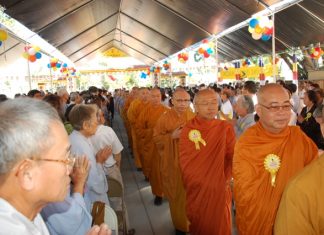 HT. Thích Chơn Trí – từ nhiệm tất cả mọi chức vụ trong GHPGVNTNHN-HK và VPIIVHĐ HT.Thích Chơn Trí (thứ 1 từ phải sang)