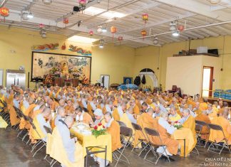 Bản tin An Cư Tăng Đoàn GHPGVNTNHN Ngày 22-6-2018: “Niềm Vui Cộng Trú” Chư Tôn Đức Tăng Ni thời quá đường