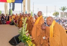 Tăng Đoàn Hải Ngoại lên tiếng về việc Chùa Liên Trì bị cộng sản cưỡng chế giải tỏa HT. Thích Viên Lý (thứ 5, từ phải sang)