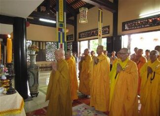 Ban Tổ Chức Phật Đản PL: 2569 HT. Thích Viên Định (hàng thứ 2, thứ 2 từ phải sang)