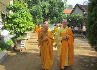 Hãy chuyển sang dân chủ đa nguyên để cứu nền đạo đức Việt Nam