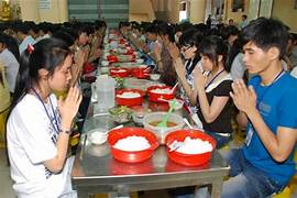 Bilingual: Eating Meal In The Temple / Ăn Cơm Chùa