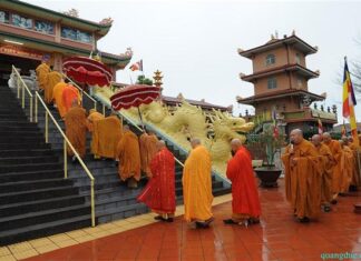 An cư mùa nạp năng lượng nhiều phước đức