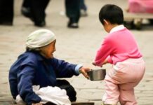 Karuna va tiếng hat của một ba lão an xin
