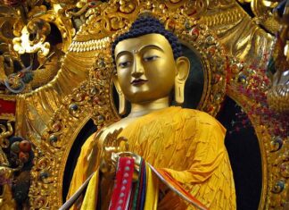 Đầu Năm Hướng Về Tam Bảo