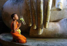 Đức Phật dạy cầu nguyện cho thân trung ấm