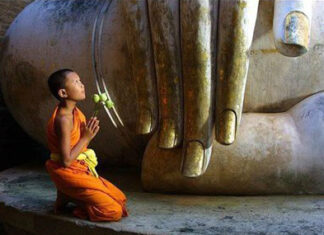 Đức Phật dạy cầu nguyện cho thân trung ấm
