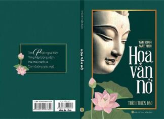 Hoa vẫn nở