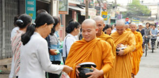 Đi trong mù sương lâu dần ướt áo