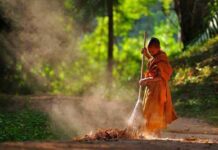 Công đức quét tháp