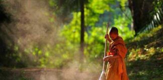 Công đức quét tháp