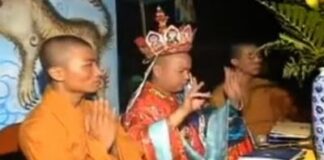 A Monastic, a Temple Priest, or a Ritual Master (Song ngữ Vietnamese-English)