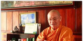 Khúc gỗ trôi sông