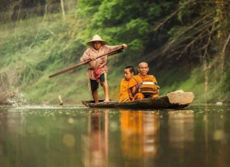 Vượt qua dòng xiết