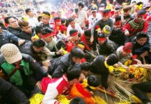 Vượt qua mê tín