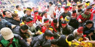 Vượt qua mê tín