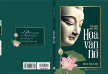 Hoa vẫn nở