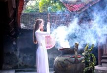 Vấn đề thắp hương trong kinh điển Phật Giáo