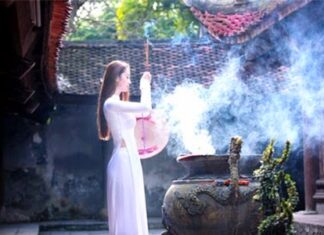 Vấn đề thắp hương trong kinh điển Phật Giáo