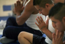 Tập Yoga Và Thiền Trong Tù