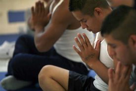 Tập Yoga Và Thiền Trong Tù