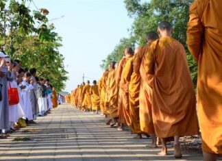 Quả báo xua đuổi chúng tăng