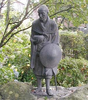 Statue-Ryokan-Niigata-Japan Statue-Ryokan-Niigata-Japan
