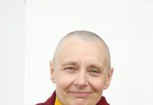 Sự Ẩn Dật – Tenzin Palmo (Song ngữ Vietnamese-English)