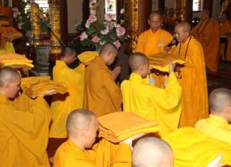 Giới luật công truyền hay bí truyền?