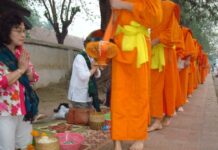 Truyền Thống Khất Thực