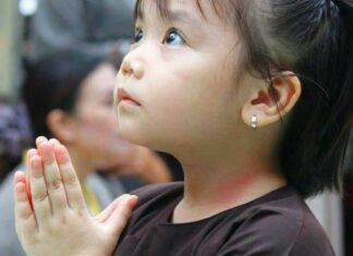 Chắp Tay Lạy Phật