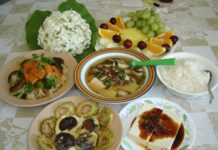 Xót xa tiệc mặn ở chùa