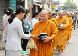 Đi trong mù sương lâu dần ướt áo
