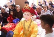 Khi người xuất gia hầu đồng, thờ lạy thần thánh