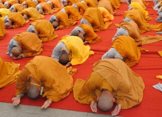 Người xuất gia & vấn đề lễ lạy cha mẹ