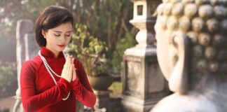 Như thế nào là ăn mặc lịch sự đến nơi thờ tự chùa chiền?