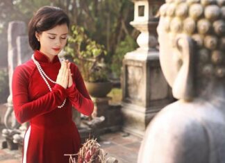 Như thế nào là ăn mặc lịch sự đến nơi thờ tự chùa chiền?